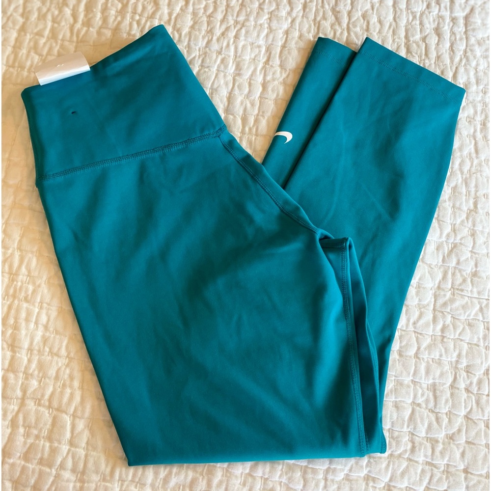 Nike Tight Fit Leggings Size Small NWT‎
